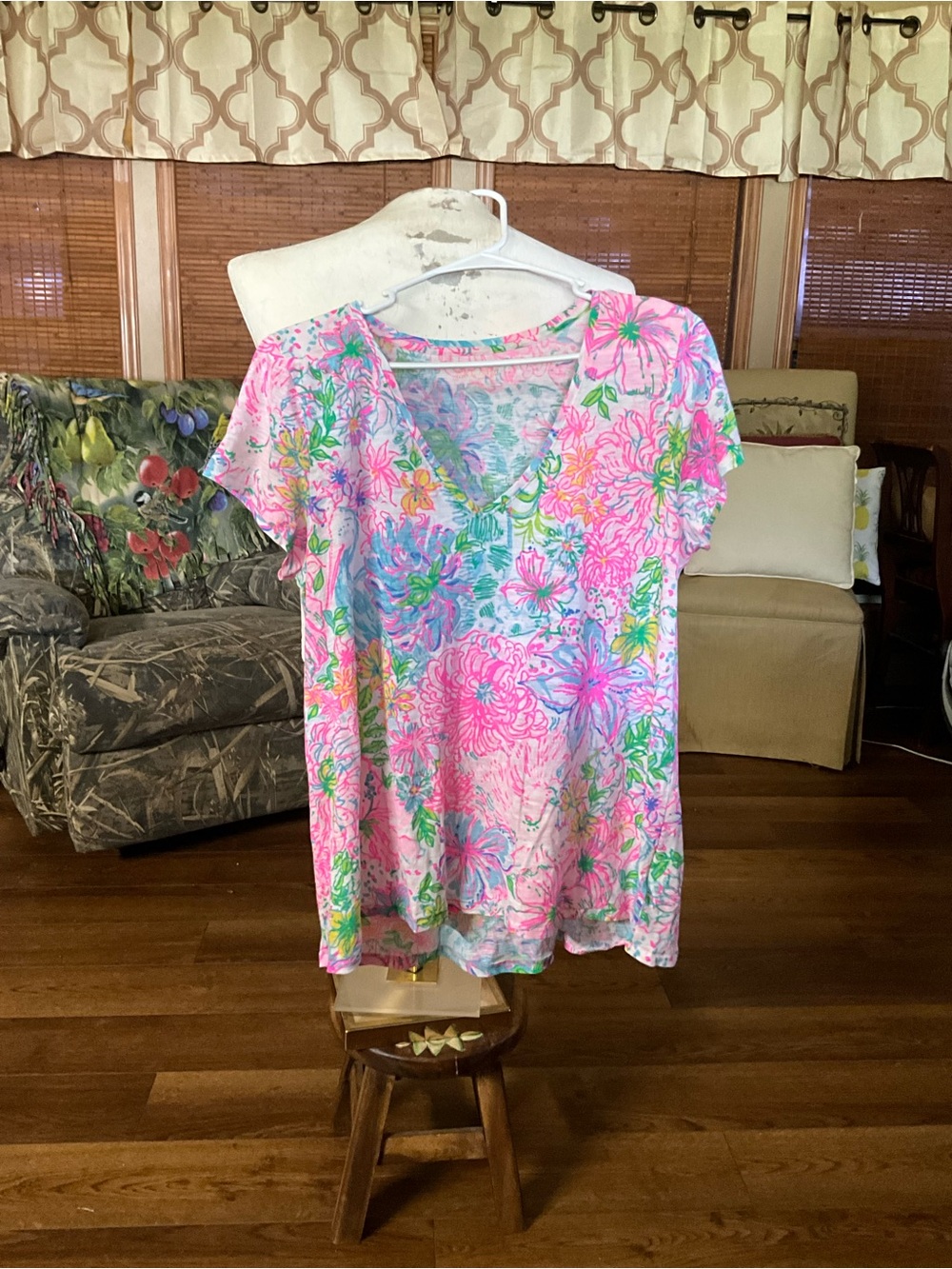 Lilly Pulitzer size large short sleeve T-shirt